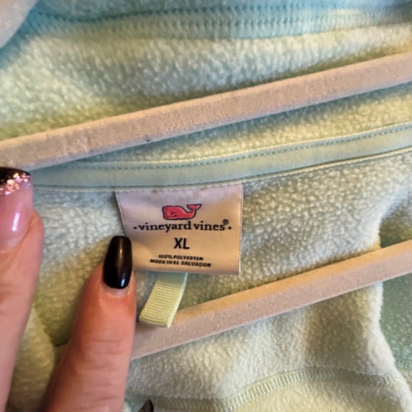 Vineyard Vines woman’s fleece vest - Picture 2 of 4